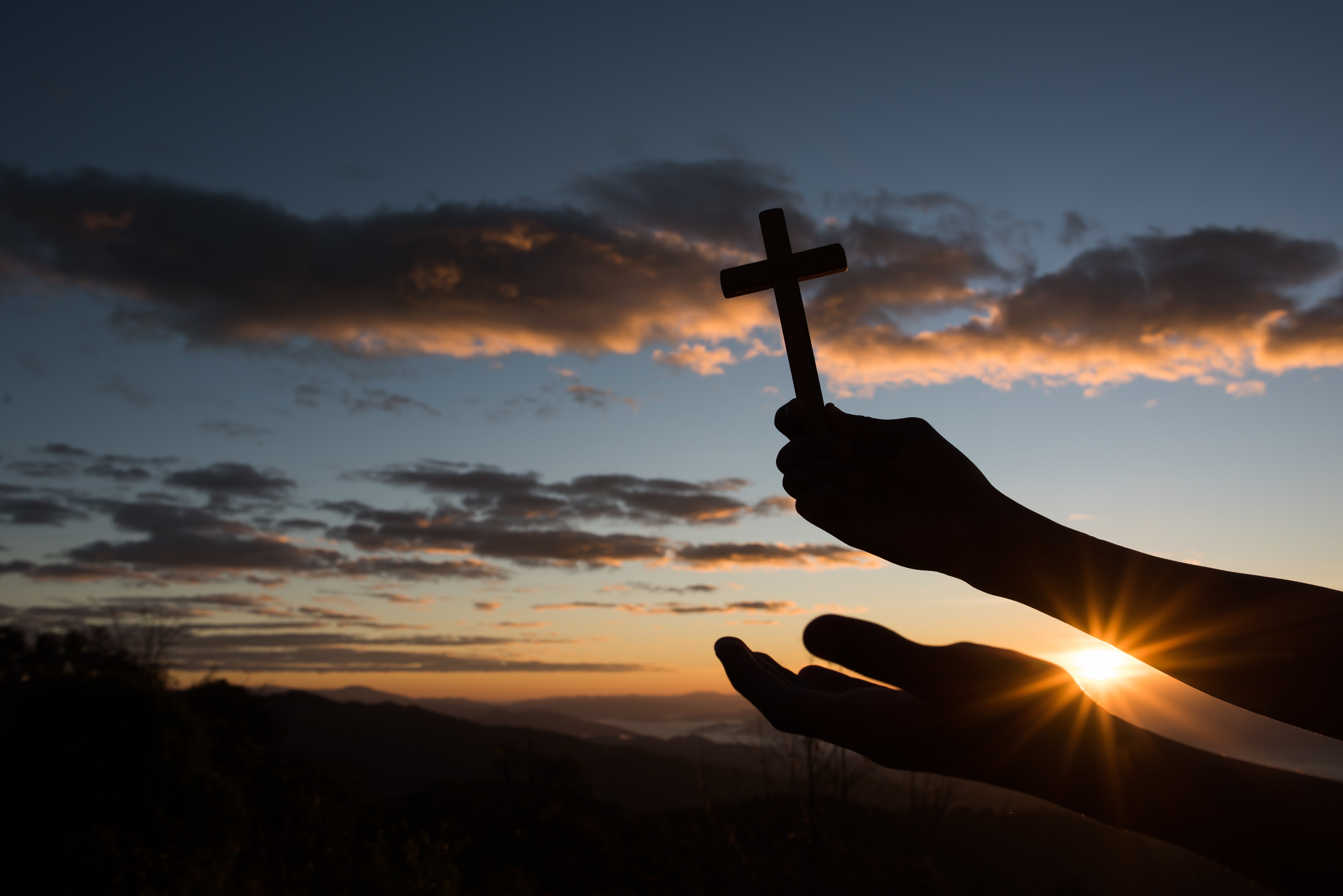 Hand hold the cross